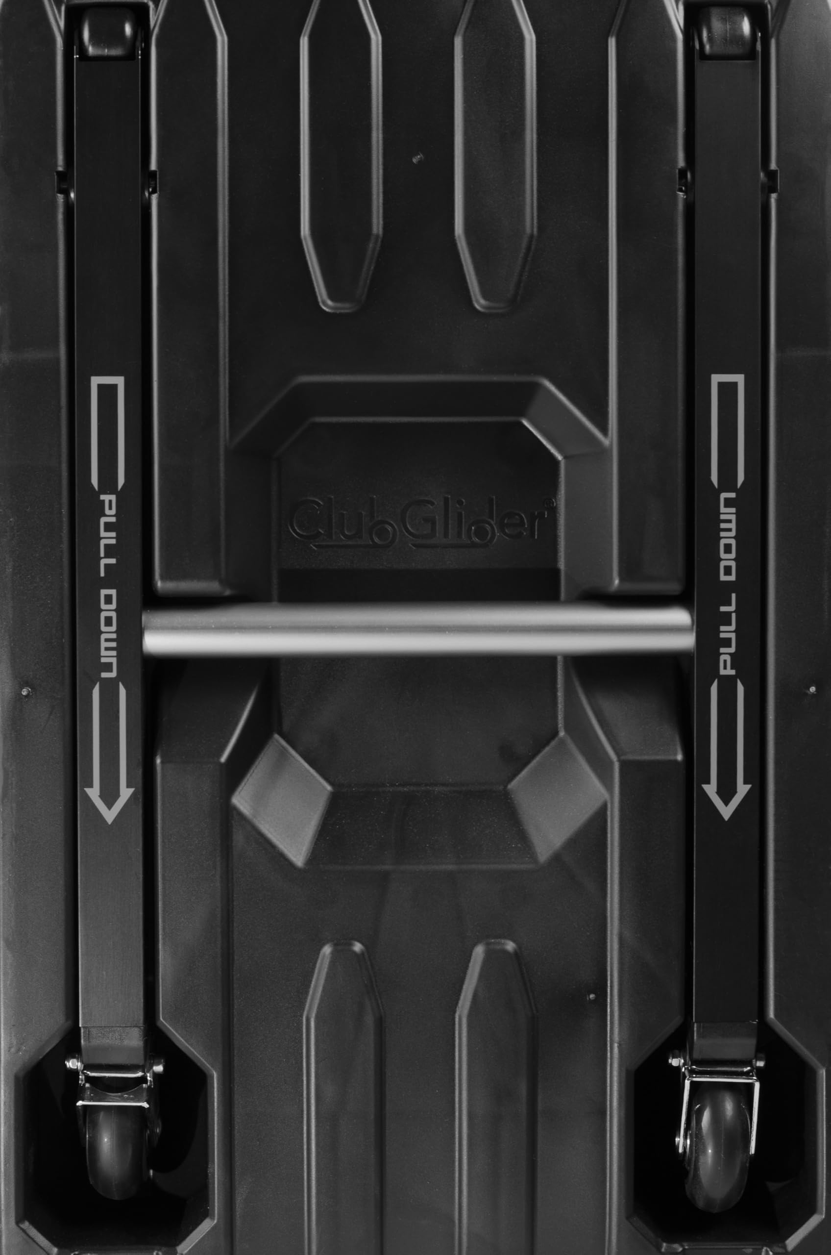 Sun Mountain Meridian close-up top padding protects club heads and shafts