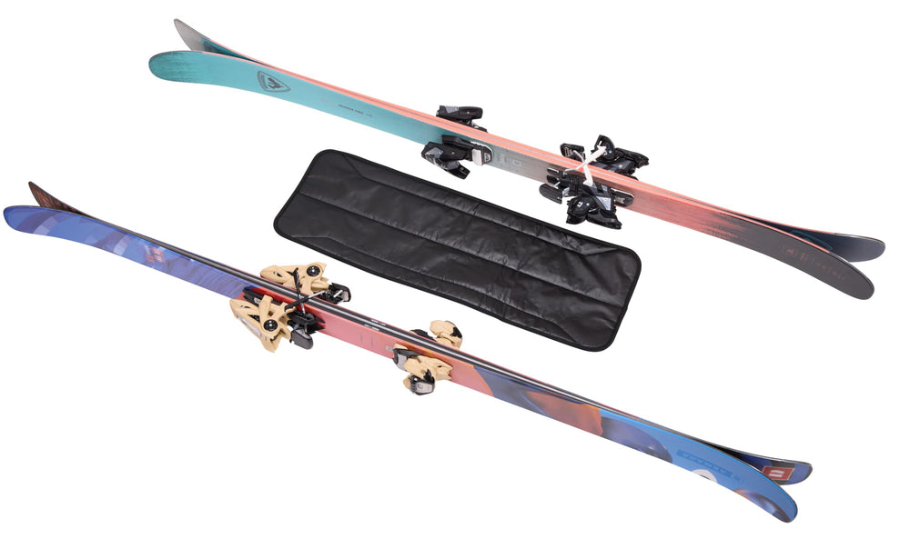Thule RoundTrip wheel and axle close-up for stable rolling performance