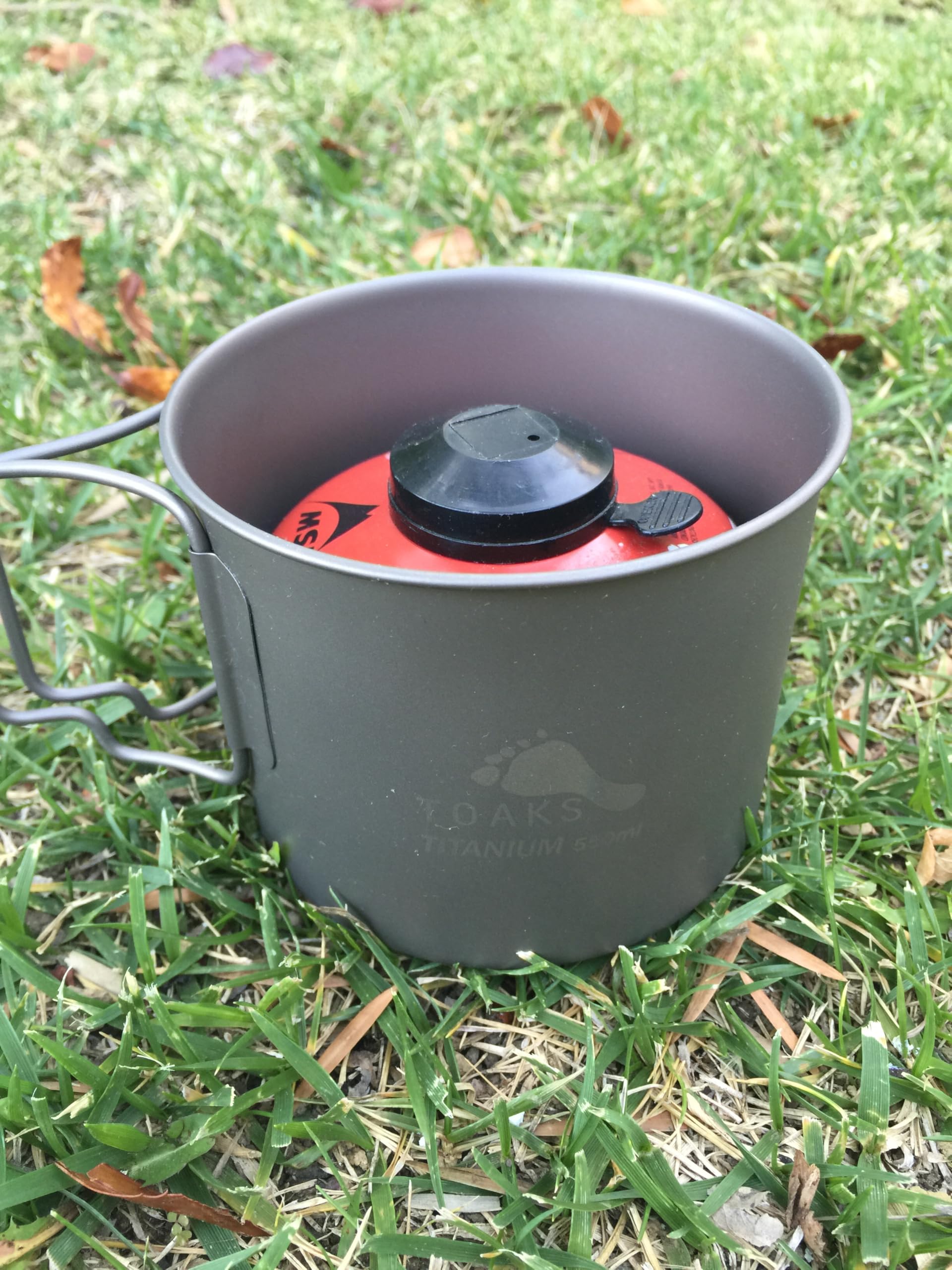 TOAKS lid locking grip detail ensuring secure handling and spill prevention