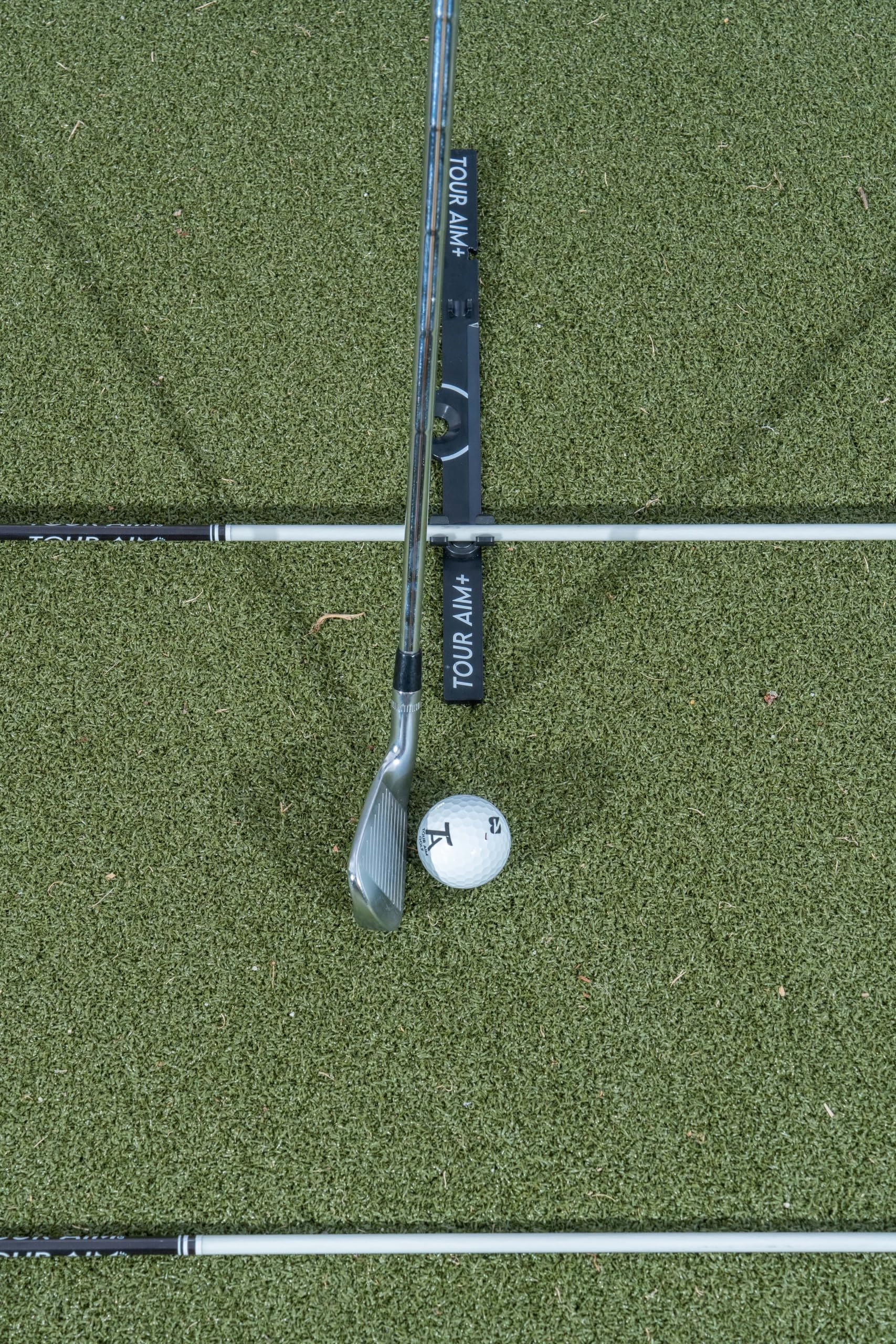 Golfer using Tour Aim on the range for realistic, efficient practice