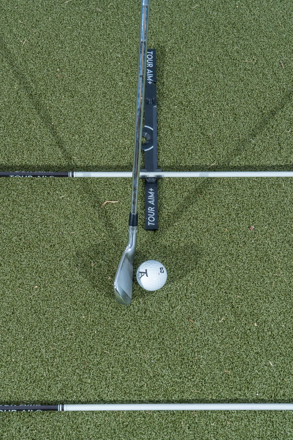 Golfer using Tour Aim on the range for realistic, efficient practice