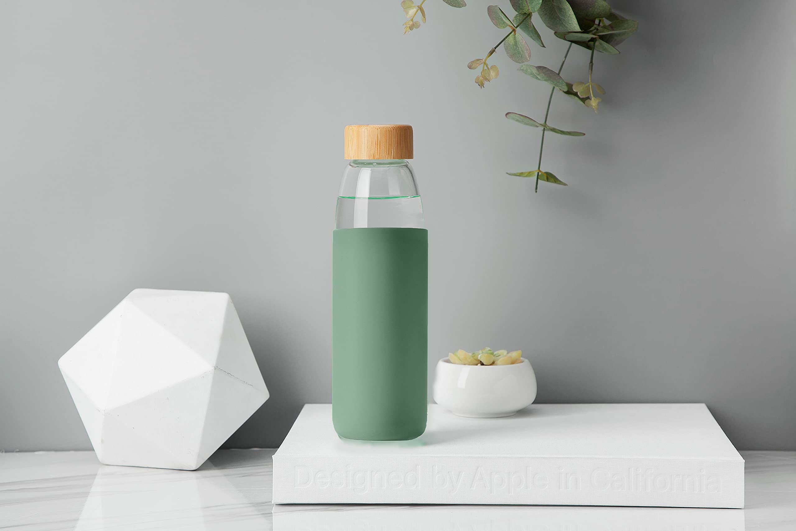 veegoal accessories arranged with sleeve and two lids for versatile options