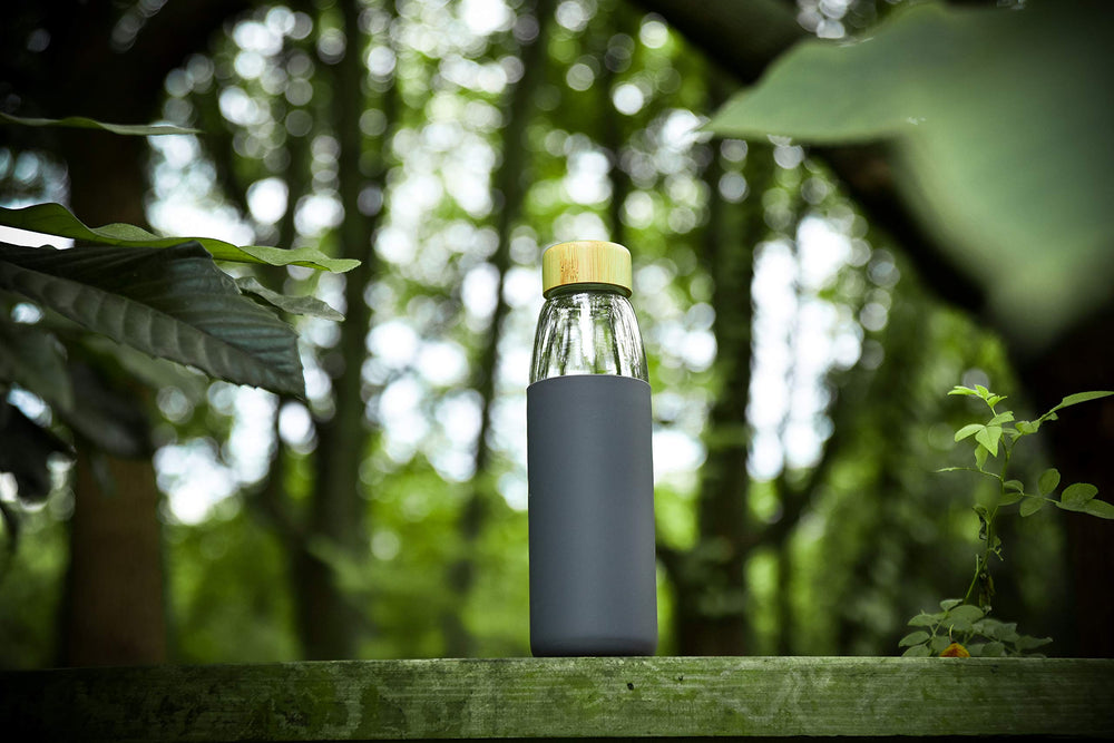 veegoal bottle with ice and water emphasizes clear taste and freshness