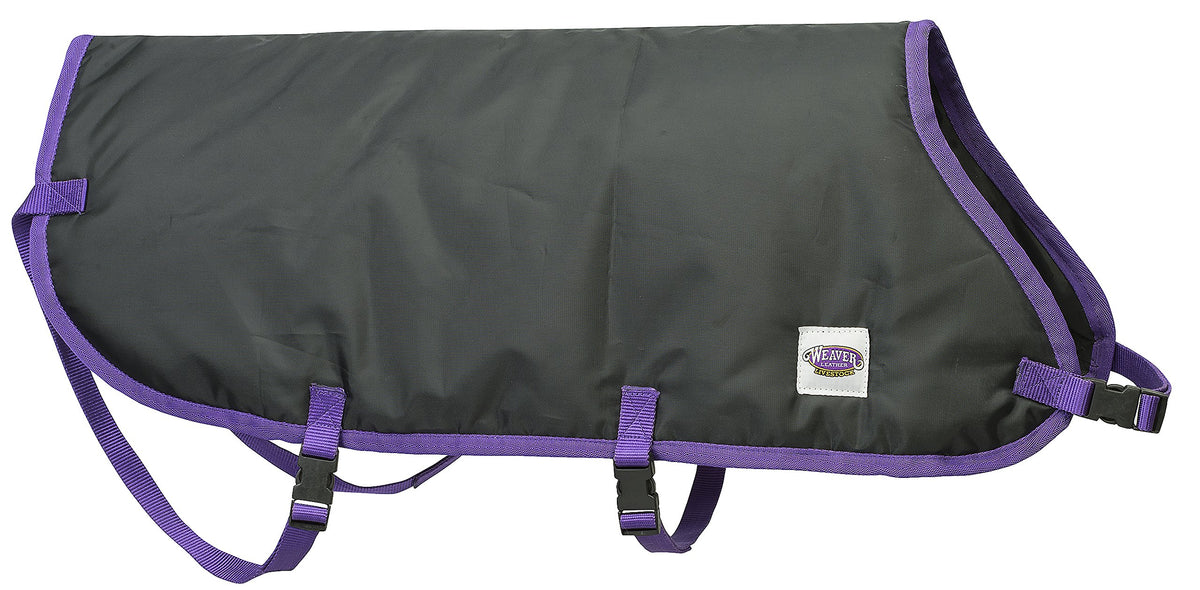 Weaver Livestock front view of blanket showing fit and coverage benefit