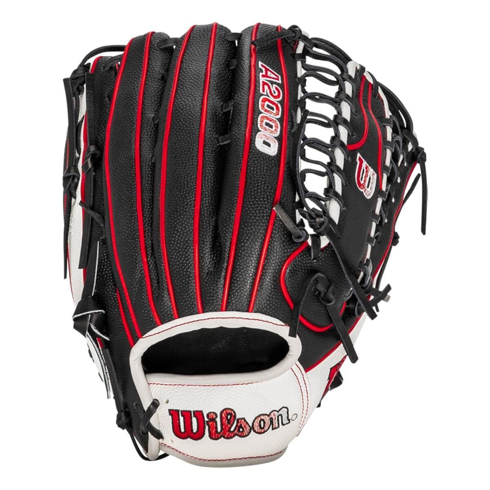 WILSON A2000 SCOT7SS in outfield catch action illustrating game-ready performance