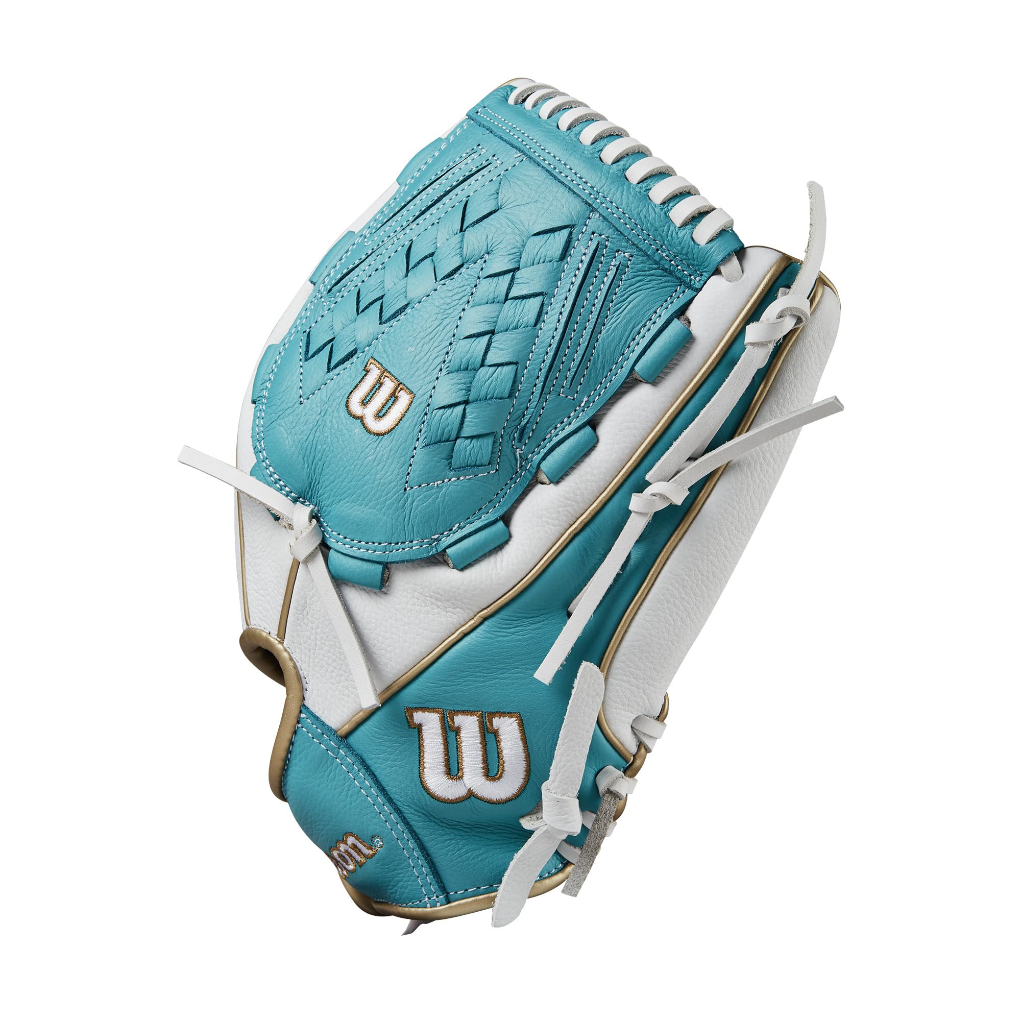 WILSON glove in outfield use showing youth player tracking fly ball benefit