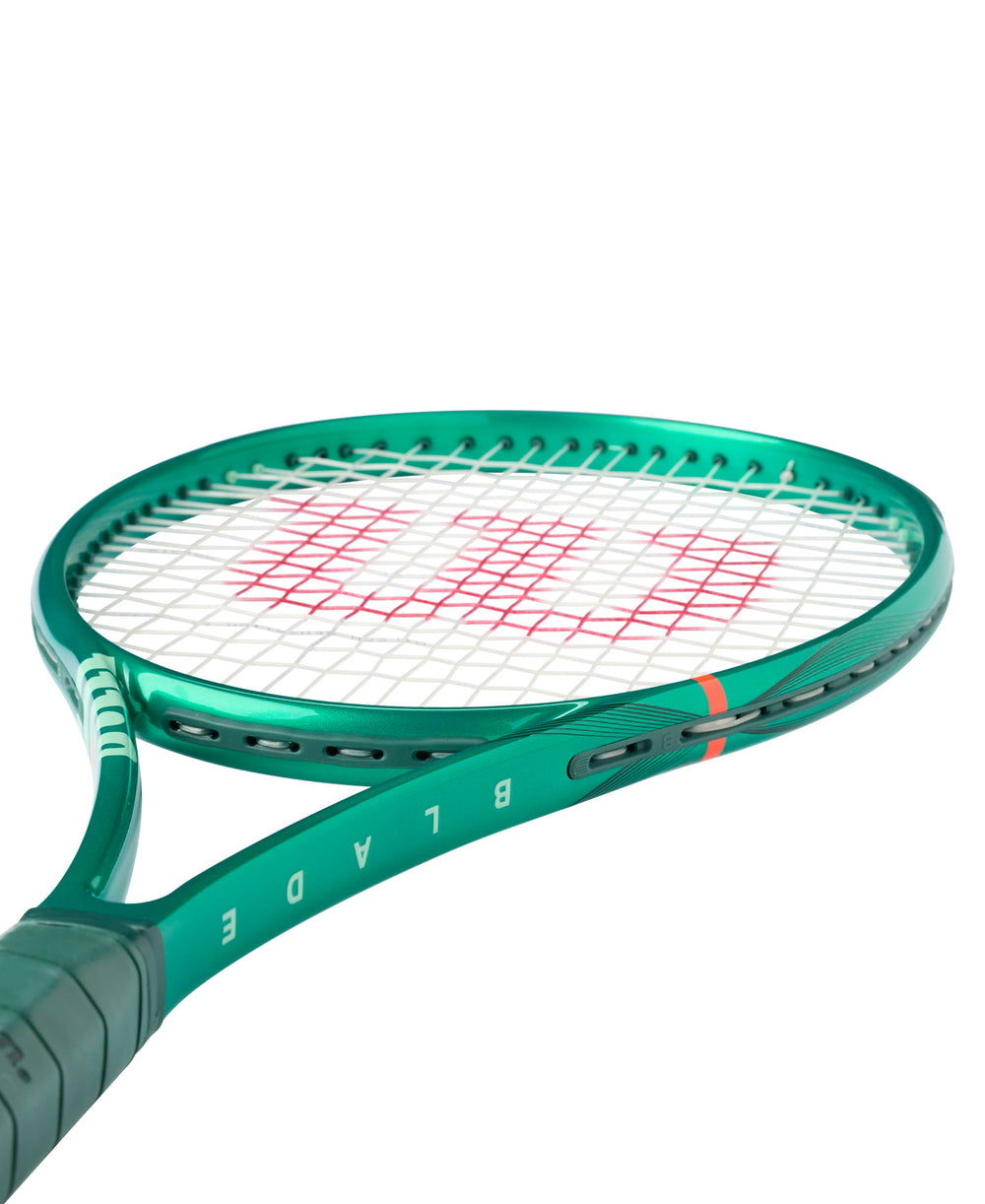 WILSON Blade 98 V10 in-use forehand demonstrating spin potential and control