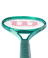 WILSON Blade 98 V10 side beam detail highlights the 1mm taper for added head stability