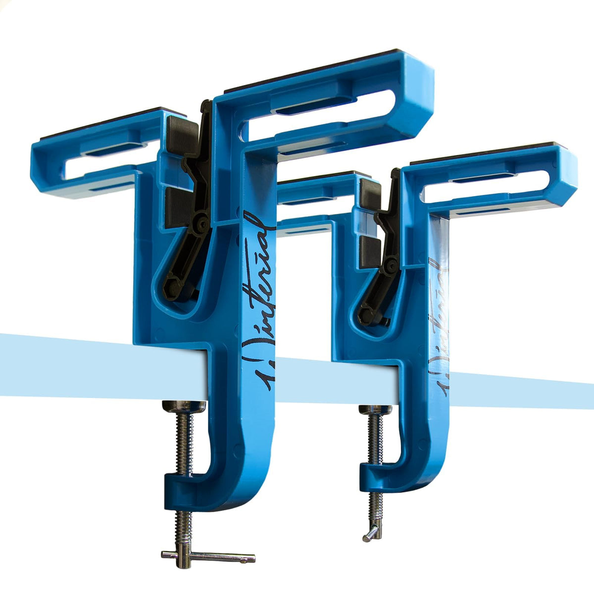Winterial front view showing secure snowboard clamping and stable tuning
