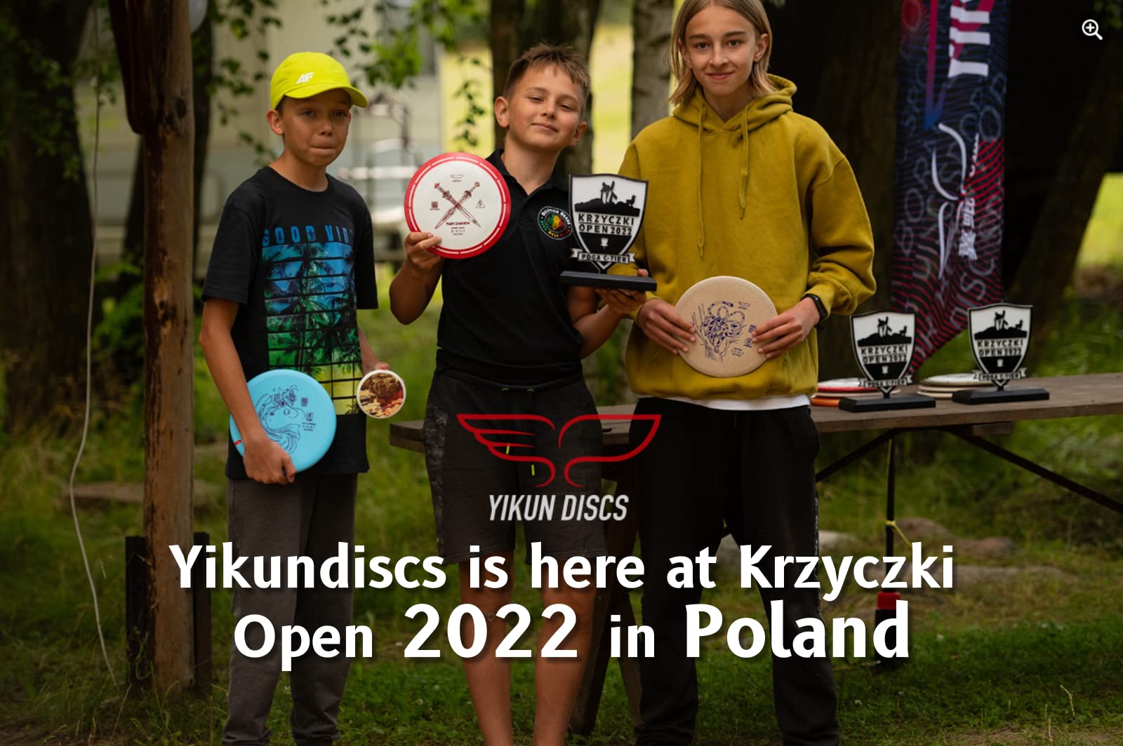 yikundiscs lifestyle park scene showcasing use on water courses
