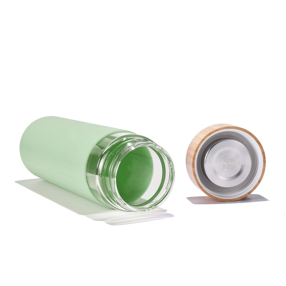 Yomious top view with ice showing wide mouth for easy filling benefit