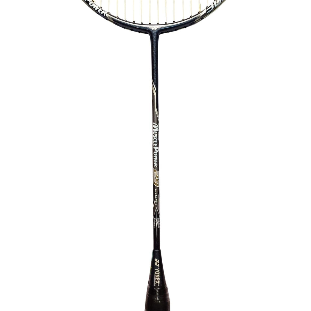YONEX shaft and G4 grip view showing comfortable hold and quick maneuvering