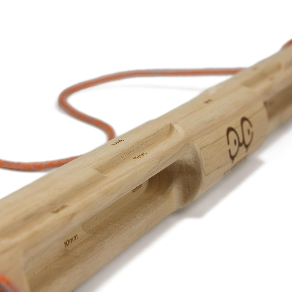 YY Vertical pocket hold detail emphasizing targeted finger isolation benefit