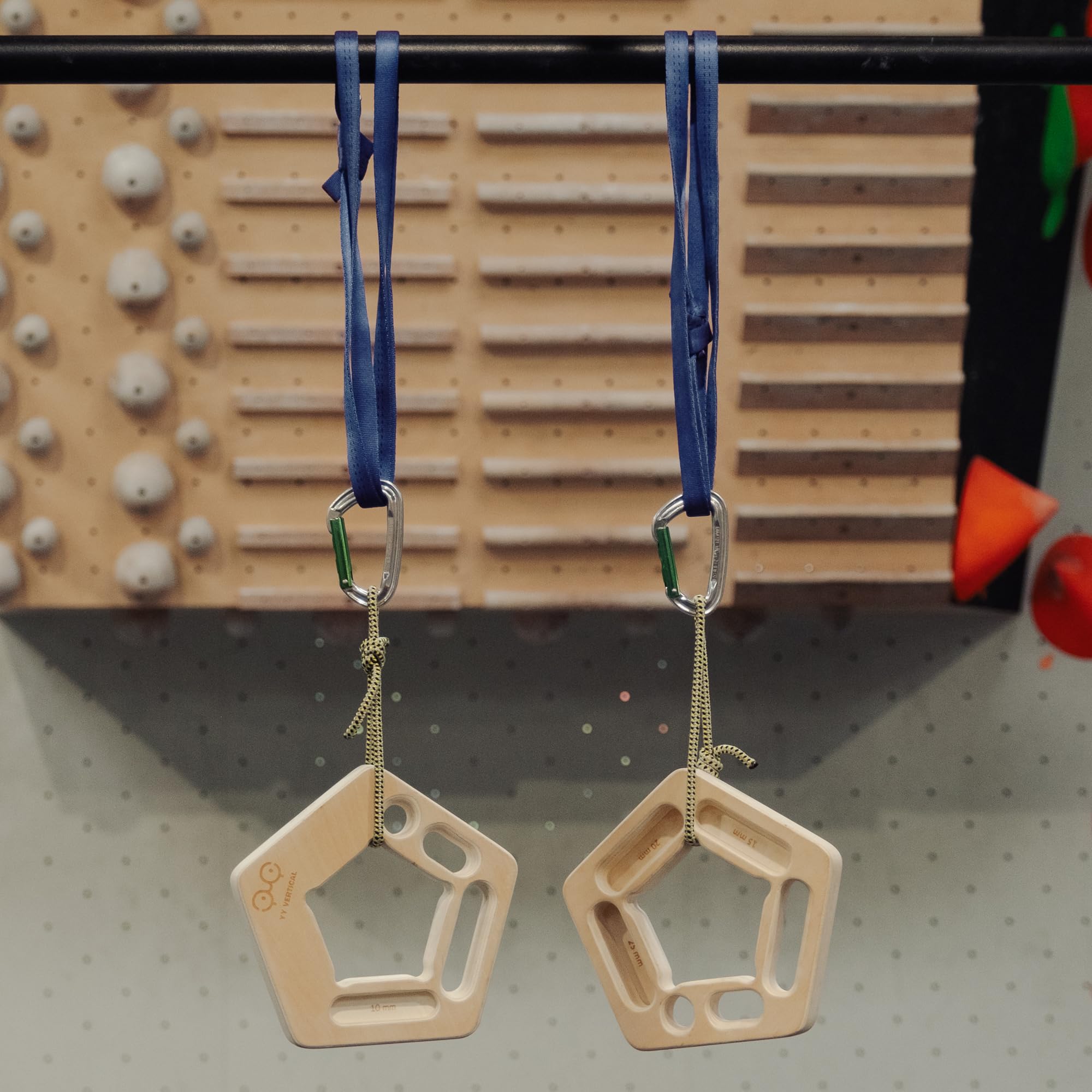 YY Vertical detail of 360-degree rotating mechanism for quick grip changes