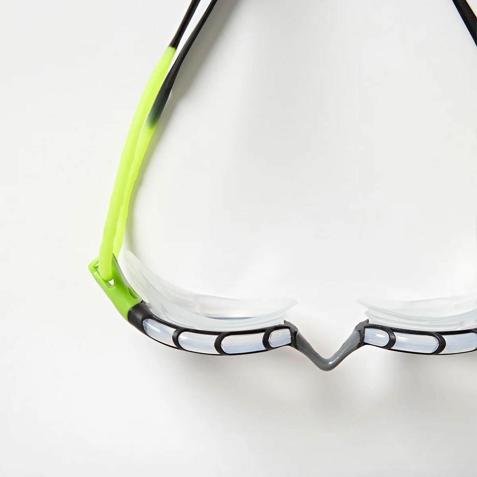 Zoggs Predator lens close-up showing clear lenses that improve visibility
