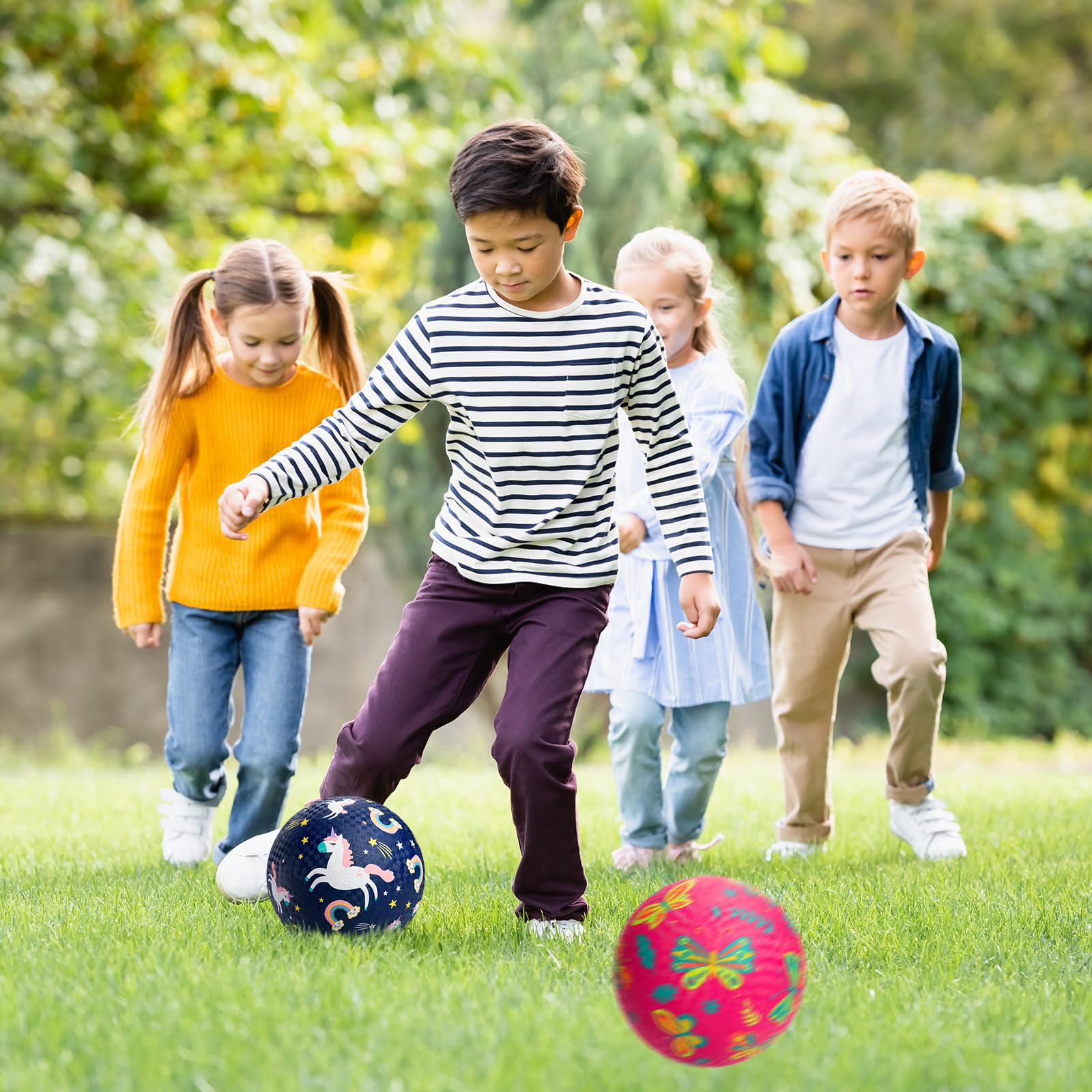 ZOOJOY size comparison with child's hand showing 6-inch diameter suitable for ages 3–6